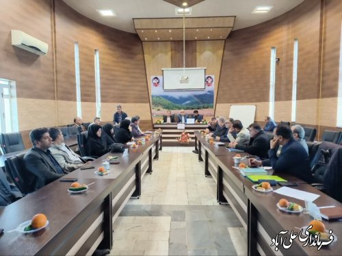 تکریم و قدردانی از دو قشر کارگر و معلم در سیره اولیای الهی و بزرگان می باشد