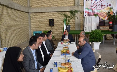  کارگران در صف مقدم تولید هستند