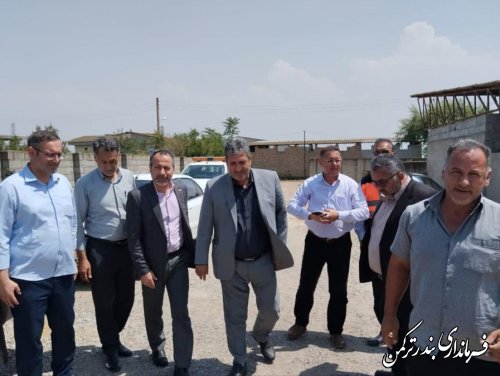 دیدار فرماندار بندرترکمن با مادر شهید قاضلی کر در روستای خواجه لر