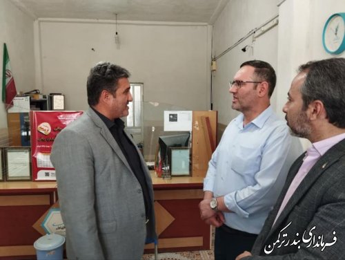 بازدید سرزده فرماندار بندرترکمن از باجه بانکی روستایی پست بانک خواجه لر