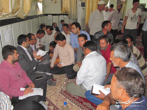 جلسه پرسش و پاسخ فرماندار ویژه گنبد و 30 تن از مسئولان در روستای آق آباد برگزار شد