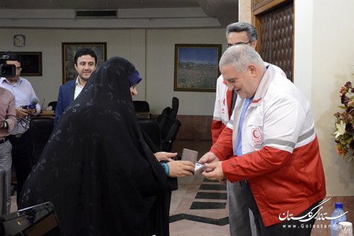 استاندار گلستان عضو داوطلب جمعیت هلال احمر شد