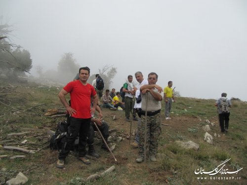 صعود بسیجیان ادارات رامیان به قله 2500 متری قلعه میران