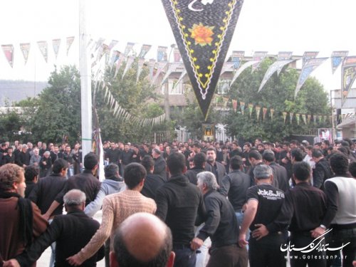 مراسم تعویض پرچم تبرک امام حسین(ع) و علم بندان در علی آباد کتول