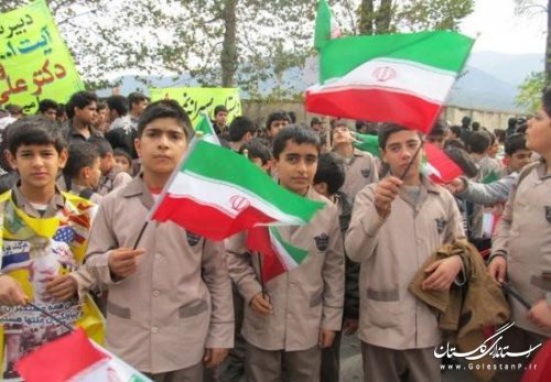 تجمع بزرگ دانش آموزان رامیانی به مناسبت روز مبارزه با استکبار