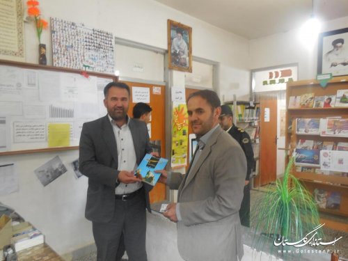 بازدید تاجی ؛فرماندار مراوه تپه از کتابخانه عمومی شهرستان