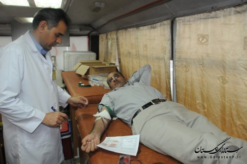 کارکنان شرکت آب منطقه ای گلستان خون خود را اهداء کردند