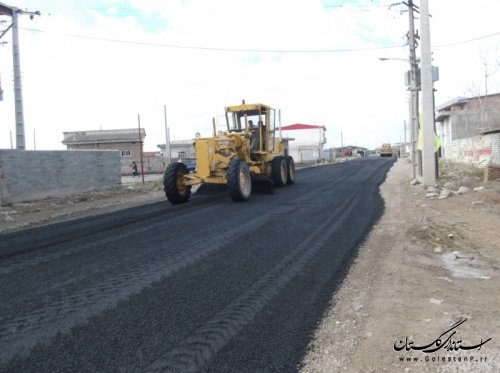 عملیات اجرایی آسفالت جاده سیمین شهر- آق قلا محدوده روستای آرخ بزرگ گمیشان