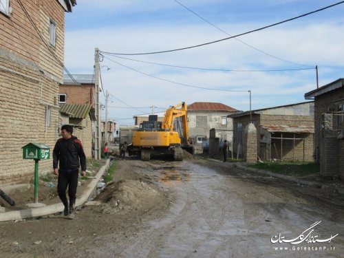 زیر سازی خیابانهای روستای چارقلی در حال اجرا می باشد