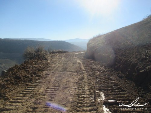 جاده بین مزارع روستای پادل دل تعمیر  و مرمت شد