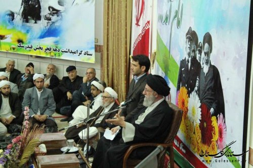 مراسم جشن انقلاب با حضور نماینده ولی فقیه در استان در خان ببین برگزار شد