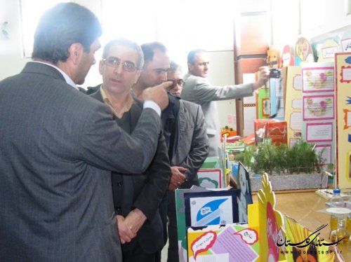 نمایشگاه کشوری دانش آموزی جابر بن حیان با حضور فرماندار و معاون آموزشی (دوره ابتدایی) اداره کل آموزش و پرورش استان افتتاح شد