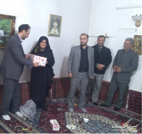 دیدار فرماندار مرکز استان از چند خانواده شهید در گرگان