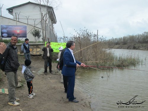 فرماندار گمیشان در مسابقه ماهیگیری با قلاب روستای چارقلی شرکت کرد