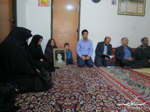 دیدار فرماندار گالیکش با خانواده های شهیدان حسینی پور و تمرتاش