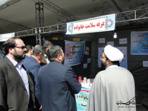 افتتاح نمايشگاه هفته سلامت در شهرستان آزادشهر