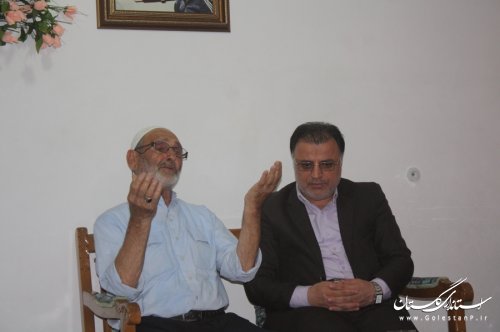 دیدار معاون استاندار با خانواده 2 شهید والا مقام در کردکوی