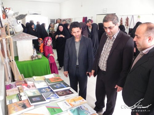 افتتاح نمایشگاه دستاورد های هنرمندان هنرهای سنتی و دستی در مینودشت