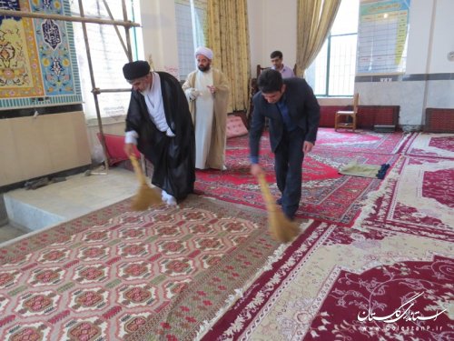 غبار روبی مساجد به مناسبت حلول ماه مبارک رمضان با حضور معاون فرماندار آق قلا