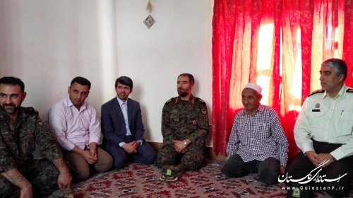 دیدار جانشین یگان ویژه ناجا و فرماندار شهرستان با خانواده شهید نیروی انتظامی