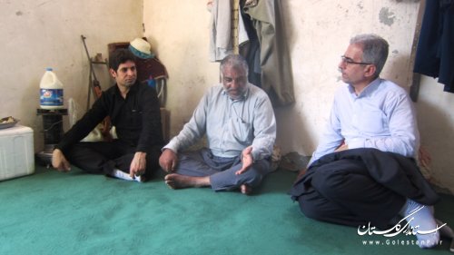دیدار فرماندار با چند خانواده کم بضاعت شهر کردکوی