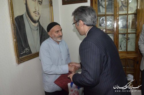 دیدار رییس سازمان مدیریت و برنامه ریزی استان گلستان با دو خانواده شهید