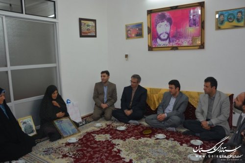 دیدار رییس سازمان مدیریت و برنامه ریزی استان گلستان با دو خانواده شهید
