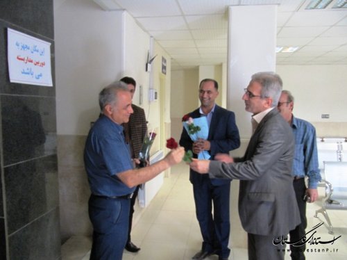 گرامیداشت روز پزشک با اهدای یک شاخه گل از سوی  فرماندار کردکوی