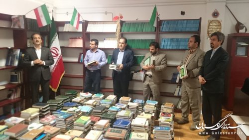 اهداء کتاب به کتابخانه تخصصی زنده یاد حاج امام قلی پورقاز شهر بندر ترکمن