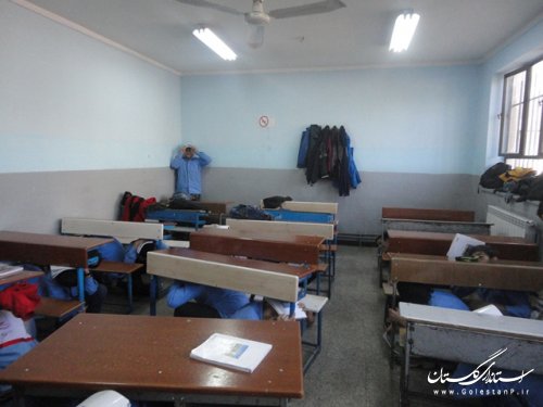 به مناسبت 8 آذر ماه، مانور زلزله در مدارس شهرستان علی آباد کتول برگزار شد