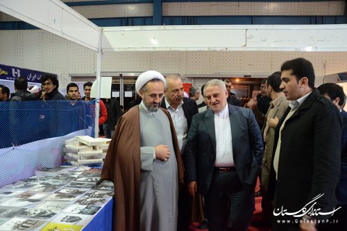 بازدید استاندار گلستان از نمایشگاه کتاب استان