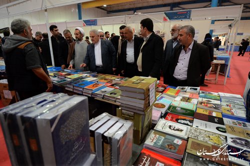 بازدید استاندار گلستان از نمایشگاه کتاب استان