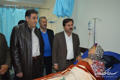  فرماندار ویژه شهرستان گنبد کاووس از بیماران بیمارستان پیامبر اعظم (ص) عیادت کرد