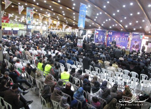 خوانش سرود اعضای کانون پرورش فکری در مراسم استقبال نمادین از ورود امام (ره)