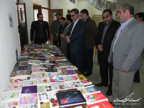 افتتاح نمایشگاه کتاب در محل کتابخانه فردوسی مینودشت با حضورفرماندار