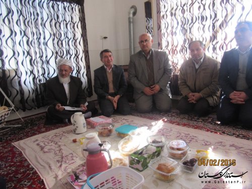 فرماندار گمیشان  با خانواده های شهید قره نژاد و شهید دولتی دیدار کرد