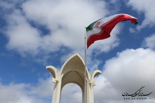 اهتزاز پرچم سه رنگ ایران در آرامگاه مختومقلی فراغی به مناسبت روز جمهوری اسلامی