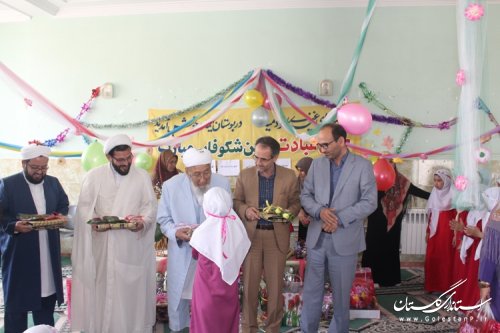 مراسم جشن تکلیف دانش آموزان دبستان های ابوحنیفه و پورانی شهرستان مراوه تپه