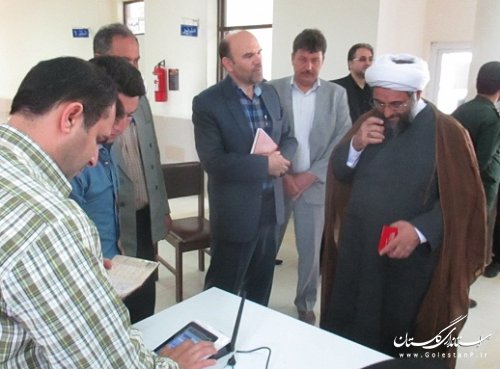 فرماندار شهرستان ترکمن رأی خود را به صندوق انداخت