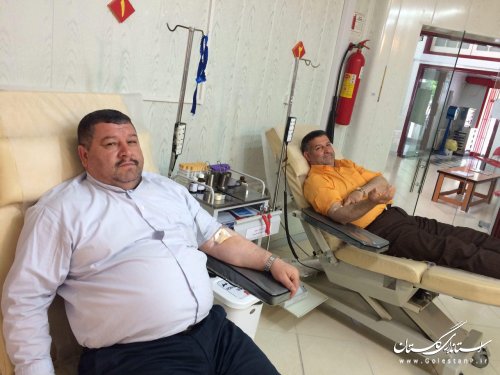اهدای خون توسط فرماندار شهرستان آزادشهر