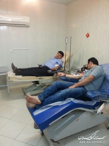 اهدای خون توسط فرماندار شهرستان آزادشهر