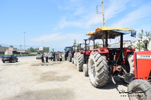 مراسم نمادین پلاک گذاری 81 دستگاه تراکتور در سطح شهرستان برگزار گردید