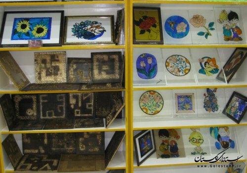 آثار هنری اعضا و دانش آموزان به نمایش گذاشته شد