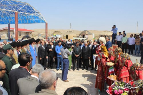 حضور مهمانانی از کشور ترکمنستان در آرامگاه مختومقلی فراغی