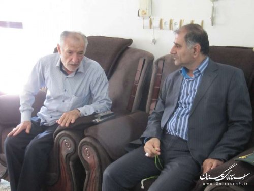 فرماندار بندرگز با خانواده شهید البرزی دیدار کرد