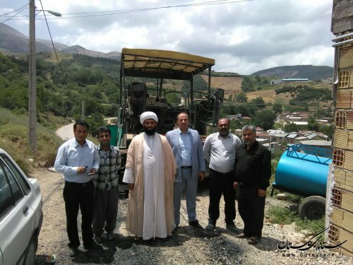 بازدید بخشدار وامام جمعه بخش کوهسارات از پروژه آسفالت روستای ده چناشک
