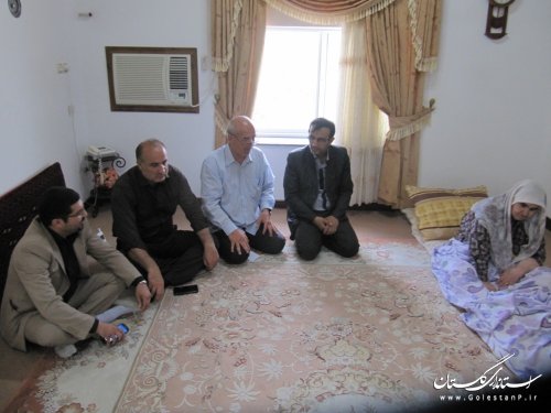 معاون فرماندار گمیشان با خانواده شهید عبدالوهاب آهنی دیدار کرد