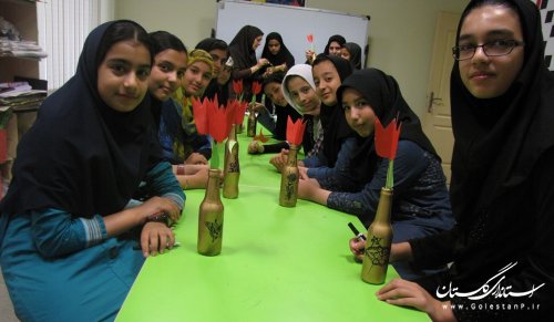 ساخت گل هاي لاله و تقديم آن به شهداي مدافع حرم و كودكان فلسطيني