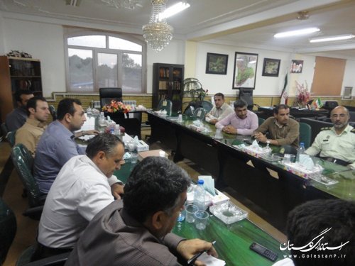 جلسه فرمانداروداستان درخصوص انتقال آب چشمه های زرین گل به استان سمنان