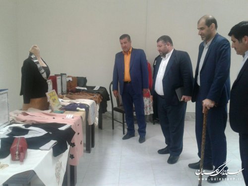 بازدید فرماندار آزادشهر از نمایشگاه توانمندی های آموزشگاه های آزاد فنی و حرفه ای